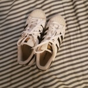 Black Adidas superstars